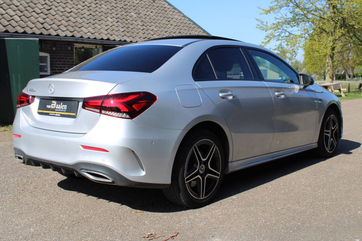 Mercedes-Benz A-Klasse Mercedes-Benz A-klasse 250 e PHEV AMG SOh 97,1% PANO SFEER LED ORG NL 110000KM!!!