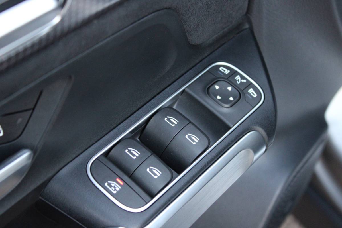 Mercedes-Benz EQB Mercedes-Benz EQB 300 4MATIC AMG Line 67 kWh SOh 97.5% PANO SFEER ILS 360CAMERA 54000KM!!!