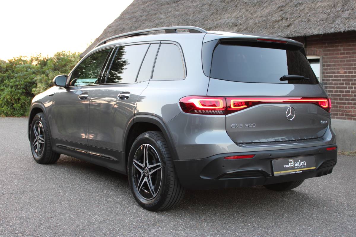 Mercedes-Benz EQB Mercedes-Benz EQB 300 4MATIC AMG Line 67 kWh SOh 97.5% PANO SFEER ILS 360CAMERA 54000KM!!!