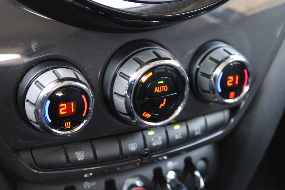 MINI Countryman MINI Mini Countryman 1.5 Cooper Edition NAVI ECC LED AUTOM 142000KM!!!