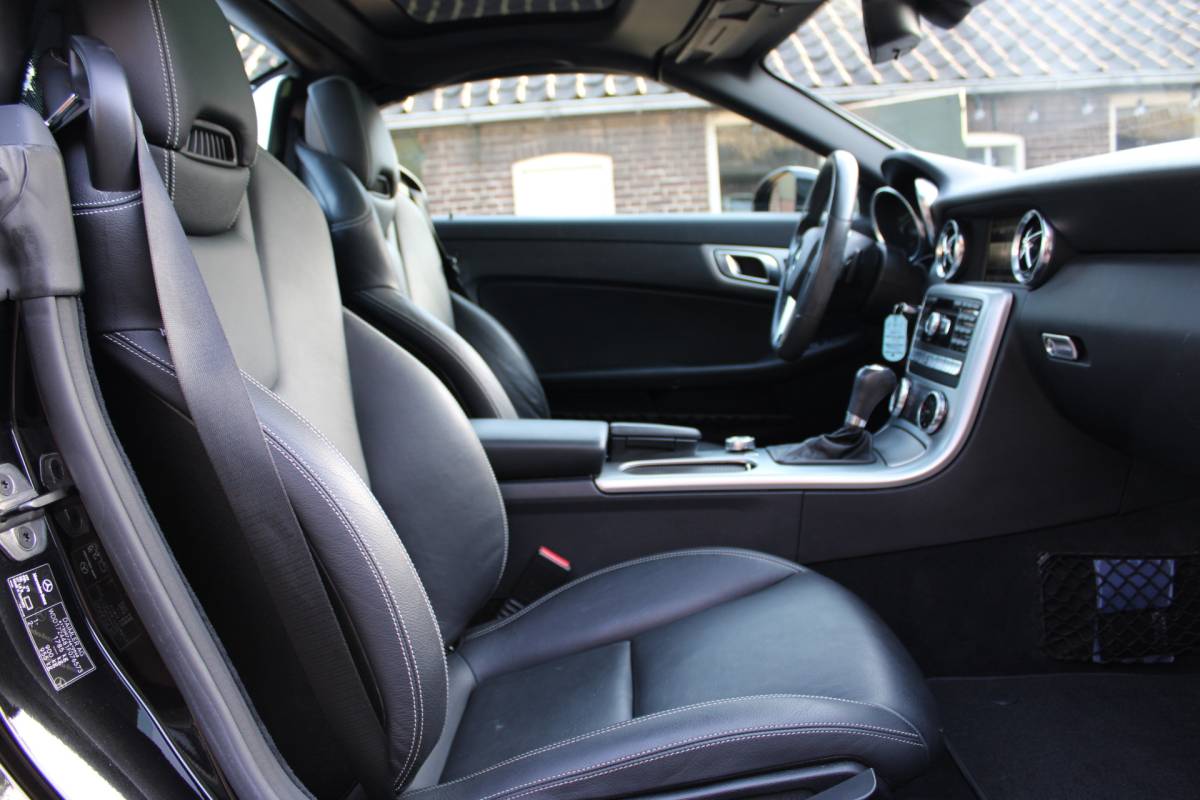 Mercedes-Benz SLK Mercedes-Benz SLK-klasse 200 AMG STYLE PANO DAK ORG NL NAVI LEER AIRSCARF PANO 35000KM!!!