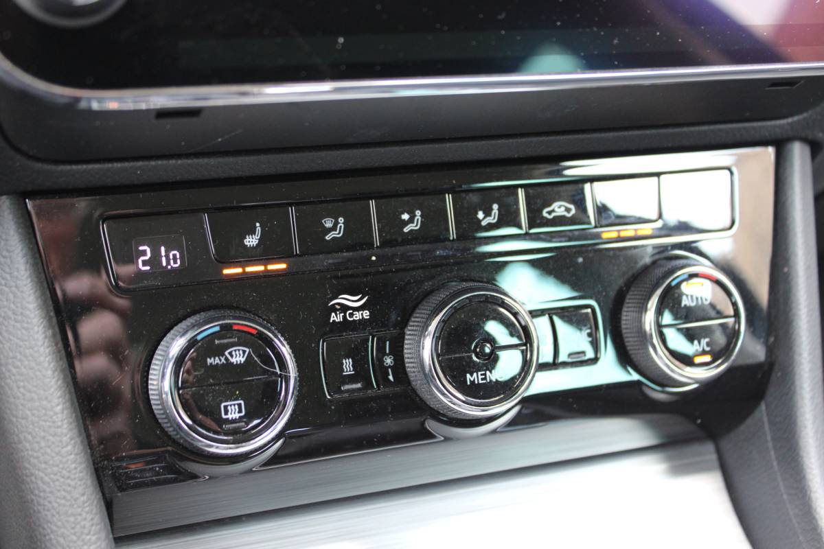 Škoda Superb ŠKODA Superb Combi 1.4 TSI iV PHEV Edition SOh 92% NAVI LED ECC STANDKACHEL 58000KM!!!