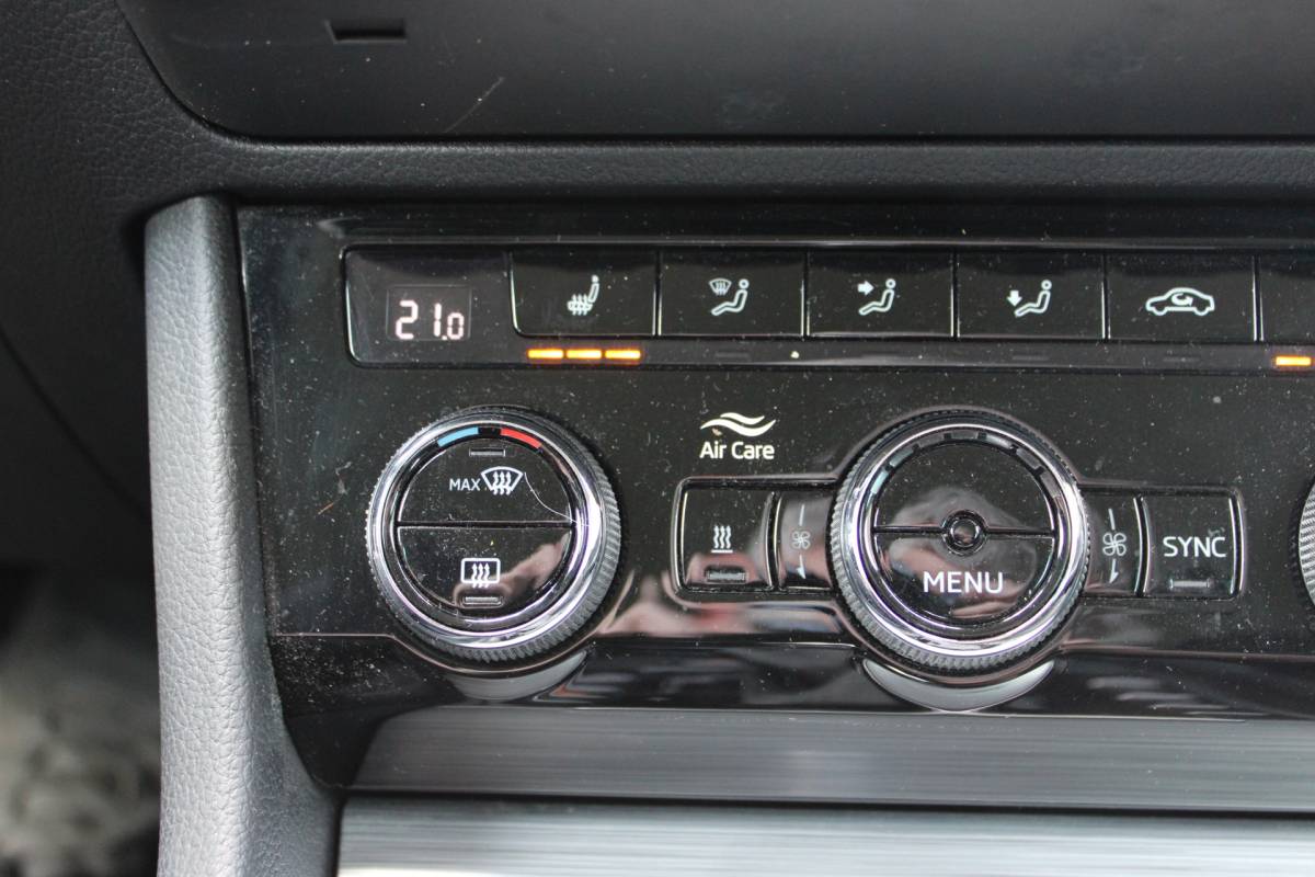 Škoda Superb ŠKODA Superb Combi 1.4 TSI iV PHEV Edition SOh 92% NAVI LED ECC STANDKACHEL 58000KM!!!