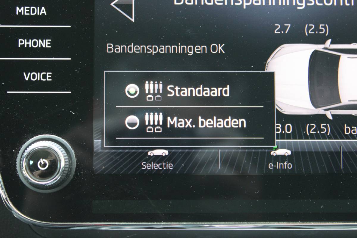 Škoda Superb ŠKODA Superb Combi 1.4 TSI iV PHEV Edition SOh 92% NAVI LED ECC STANDKACHEL 58000KM!!!