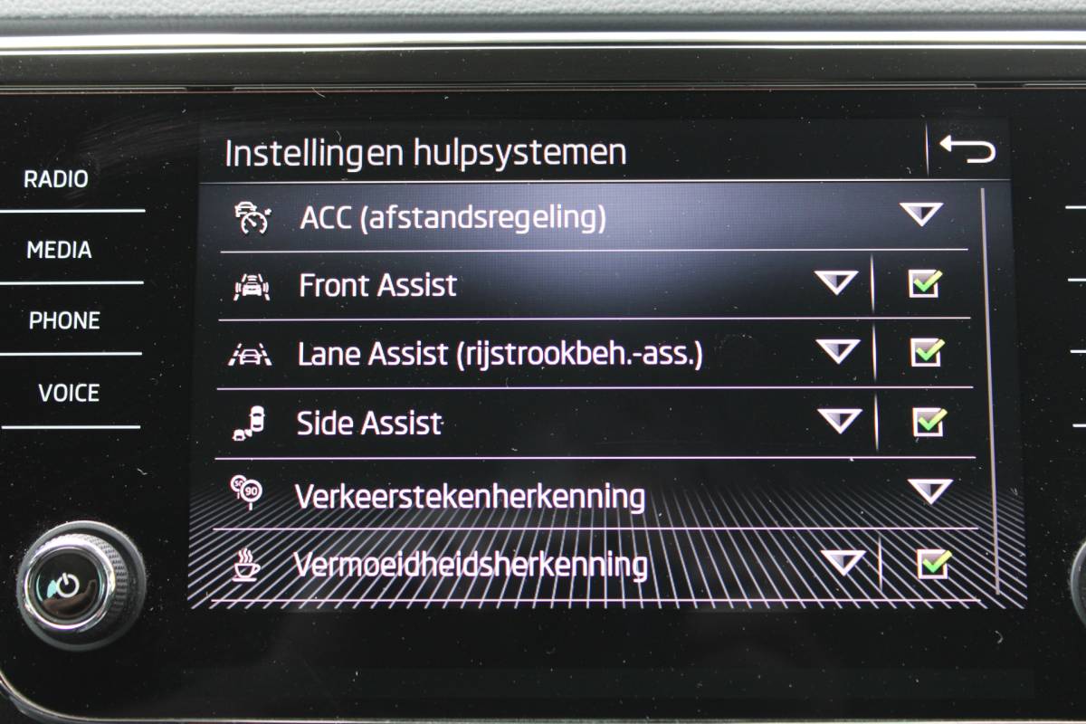 Škoda Superb ŠKODA Superb Combi 1.4 TSI iV PHEV Edition SOh 92% NAVI LED ECC STANDKACHEL 58000KM!!!