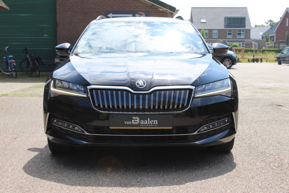 Škoda Superb ŠKODA Superb Combi 1.4 TSI iV PHEV Edition SOh 92% NAVI LED ECC STANDKACHEL 58000KM!!!