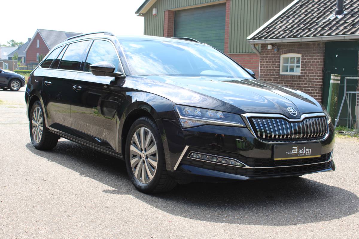 Škoda Superb ŠKODA Superb Combi 1.4 TSI iV PHEV Edition SOh 92% NAVI LED ECC STANDKACHEL 58000KM!!!