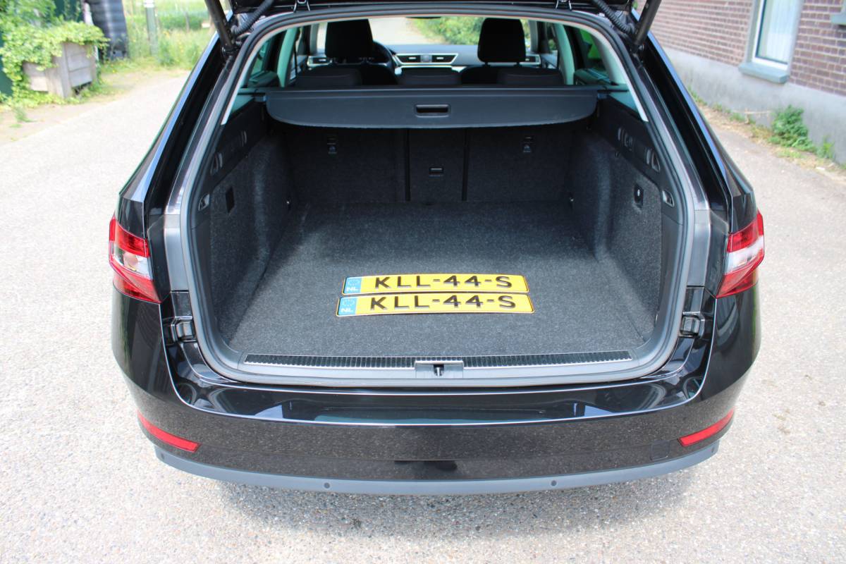 Škoda Superb ŠKODA Superb Combi 1.4 TSI iV PHEV Edition SOh 92% NAVI LED ECC STANDKACHEL 58000KM!!!