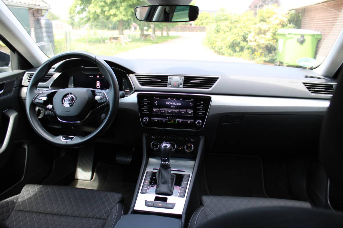 Škoda Superb ŠKODA Superb Combi 1.4 TSI iV PHEV Edition SOh 92% NAVI LED ECC STANDKACHEL 58000KM!!!