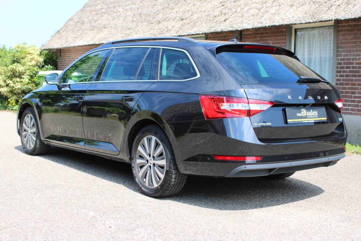 Škoda Superb ŠKODA Superb Combi 1.4 TSI iV PHEV Edition SOh 92% NAVI LED ECC STANDKACHEL 58000KM!!!