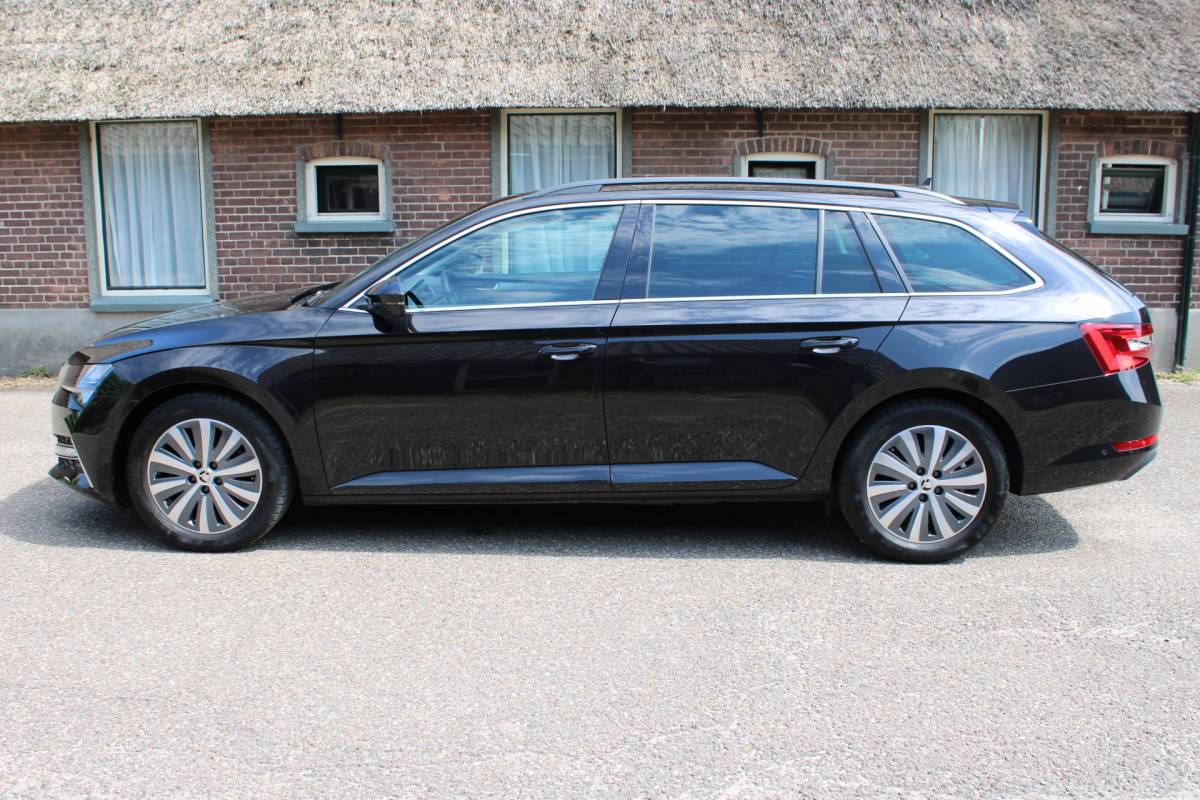 Škoda Superb ŠKODA Superb Combi 1.4 TSI iV PHEV Edition SOh 92% NAVI LED ECC STANDKACHEL 58000KM!!!