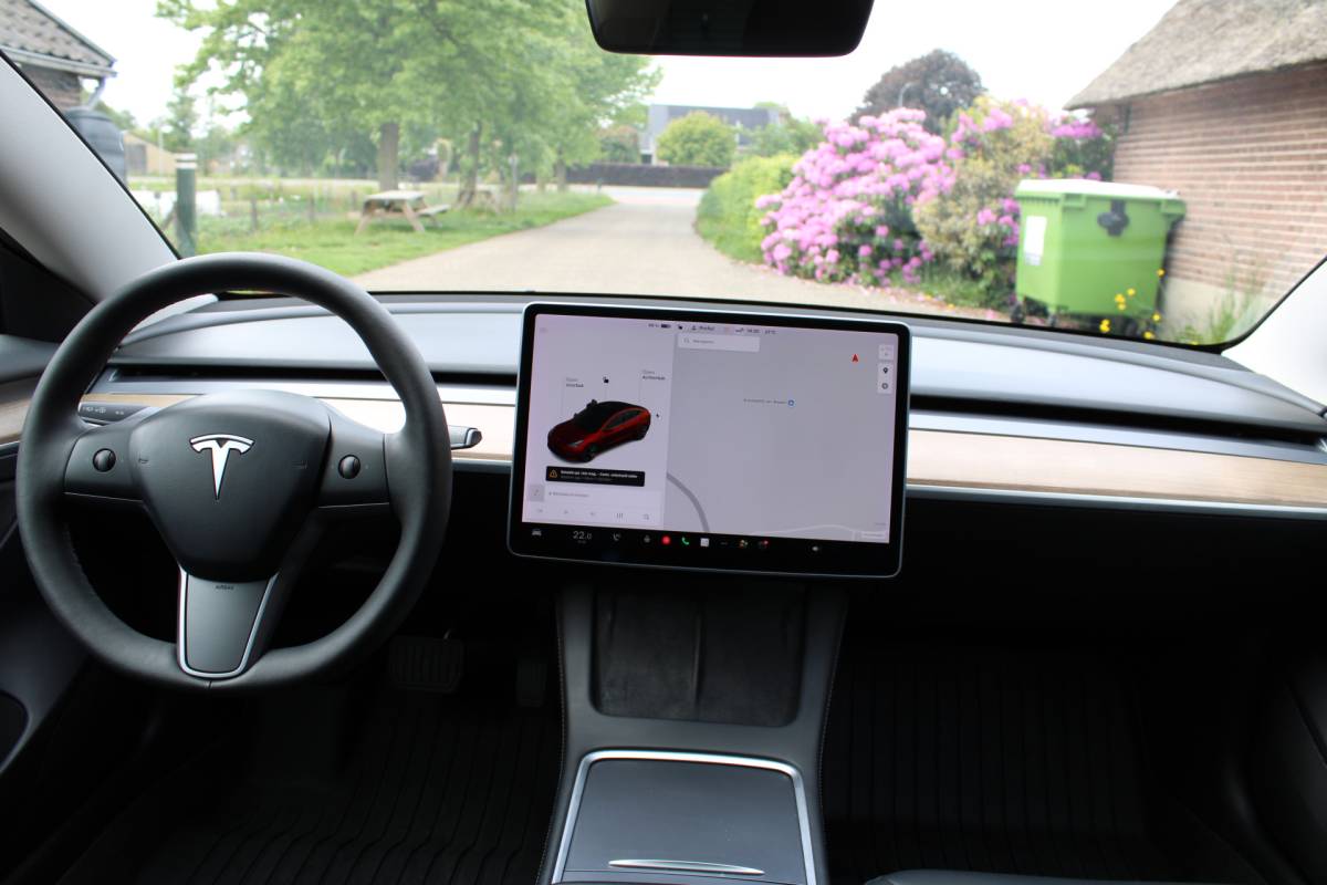Tesla Model 3 Tesla Model 3 Long Range AWD 75 kWh Soh 91.3% PANO LEER NAVI 77000KM!!