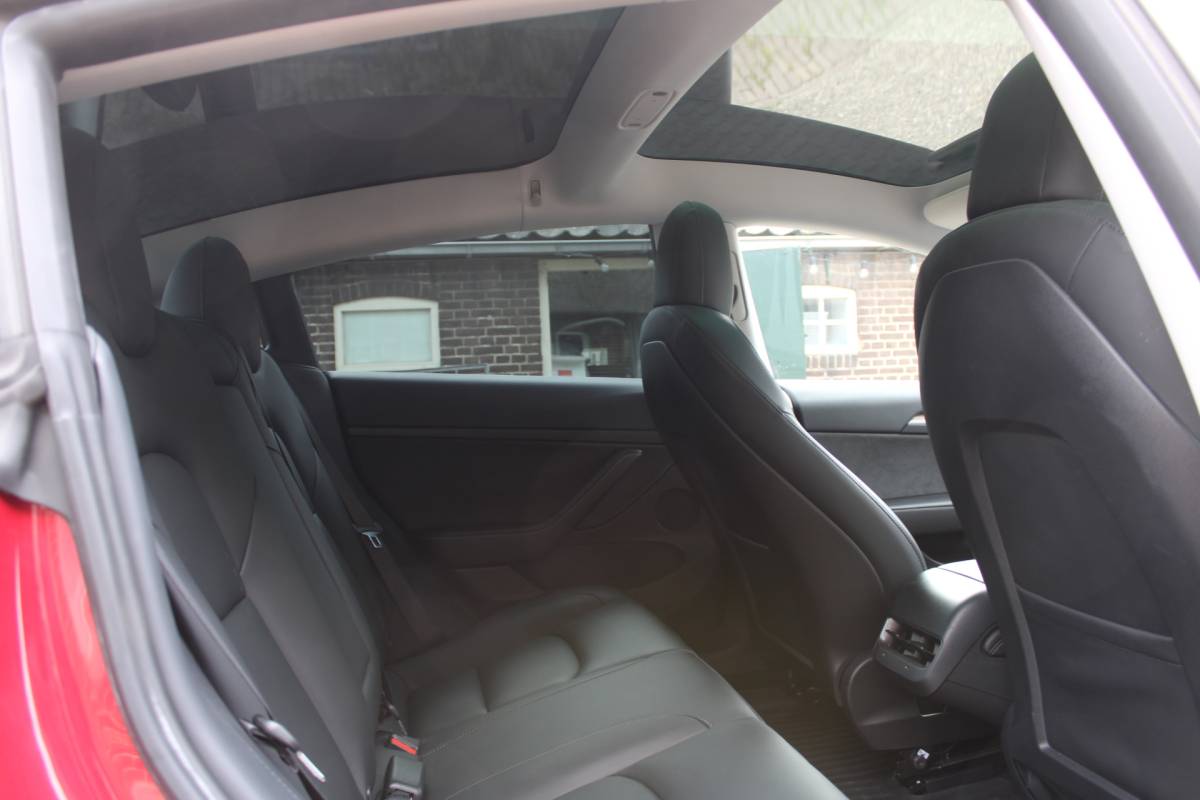 Tesla Model 3 Tesla Model 3 Long Range AWD 75 kWh Soh 91.3% PANO LEER NAVI 77000KM!!