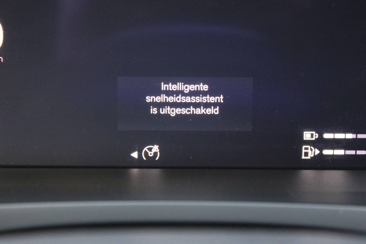 Volvo V60 Volvo V60 2.0 T6 Plug-in hybrid AWD R-DESIGN SOh 96,8% PANO LEER LED TREKH. 94000KM!!!