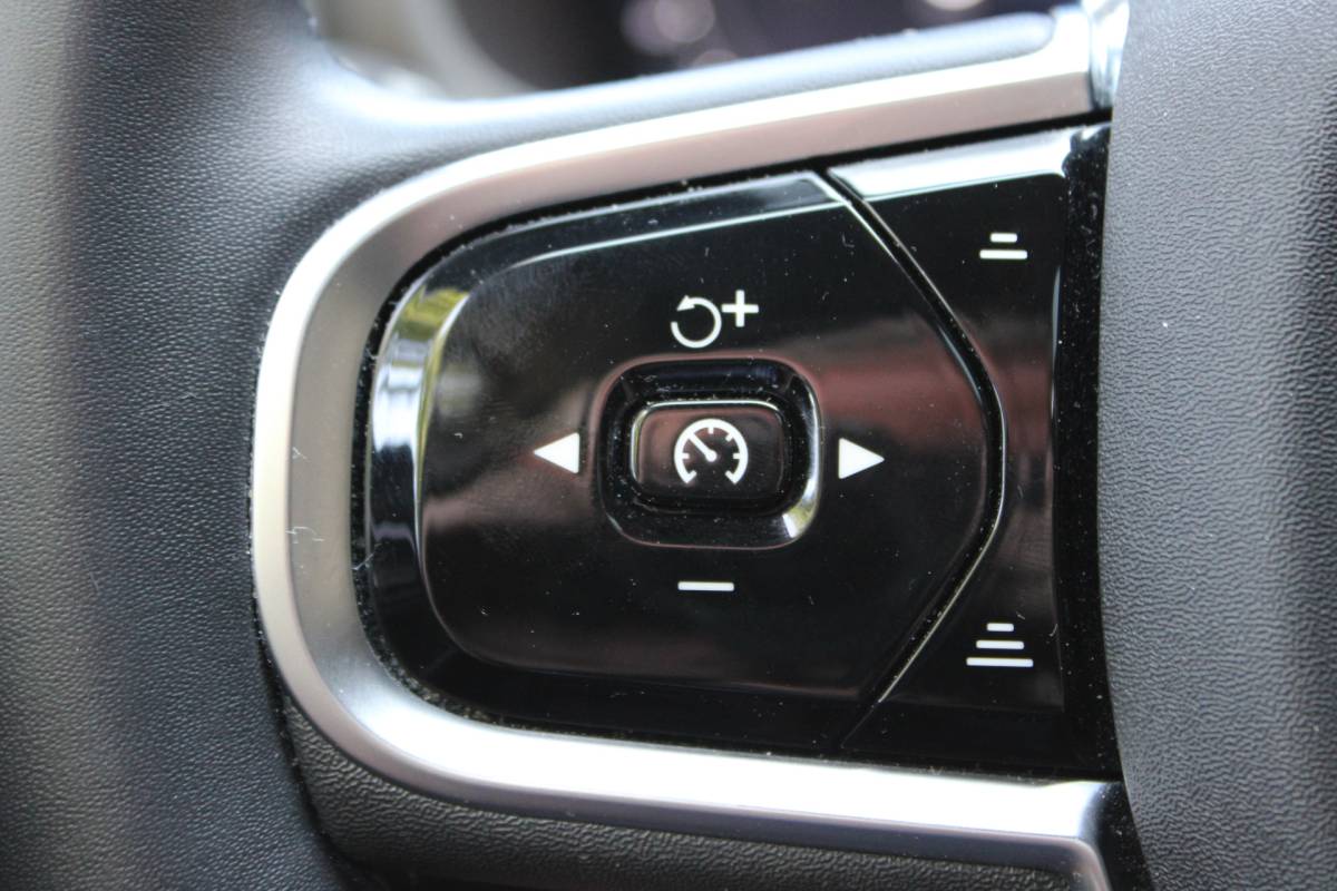 Volvo V60 Volvo V60 2.0 T6 Plug-in hybrid AWD R-DESIGN SOh 96,8% PANO LEER LED TREKH. 94000KM!!!