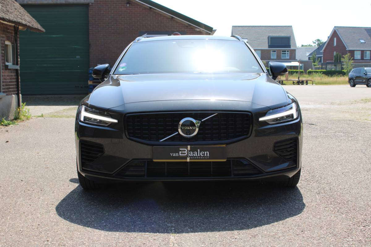 Volvo V60 Volvo V60 2.0 T6 Plug-in hybrid AWD R-DESIGN SOh 96,8% PANO LEER LED TREKH. 94000KM!!!