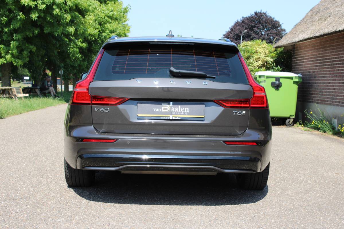 Volvo V60 Volvo V60 2.0 T6 Plug-in hybrid AWD R-DESIGN SOh 96,8% PANO LEER LED TREKH. 94000KM!!!