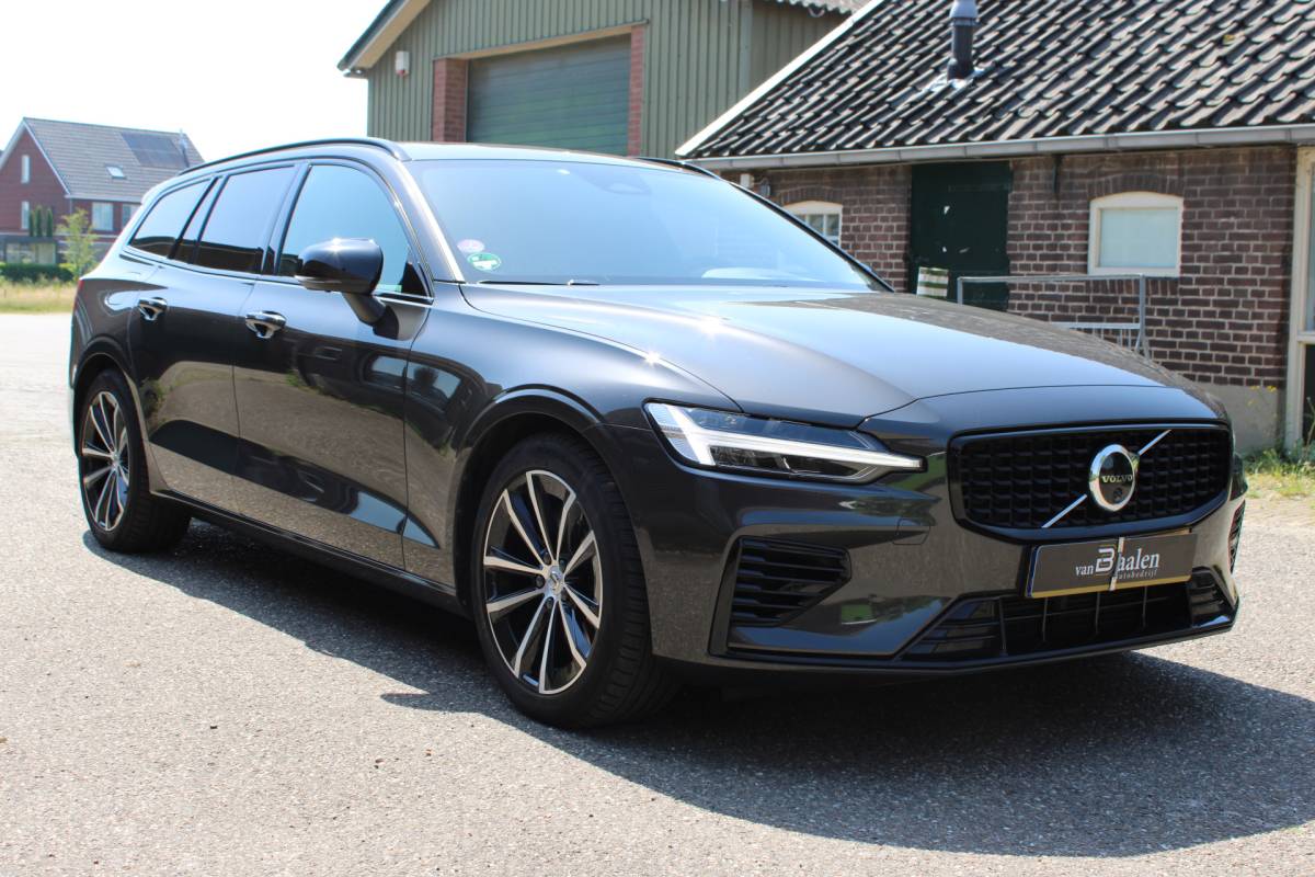 Volvo V60 Volvo V60 2.0 T6 Plug-in hybrid AWD R-DESIGN SOh 96,8% PANO LEER LED TREKH. 94000KM!!!