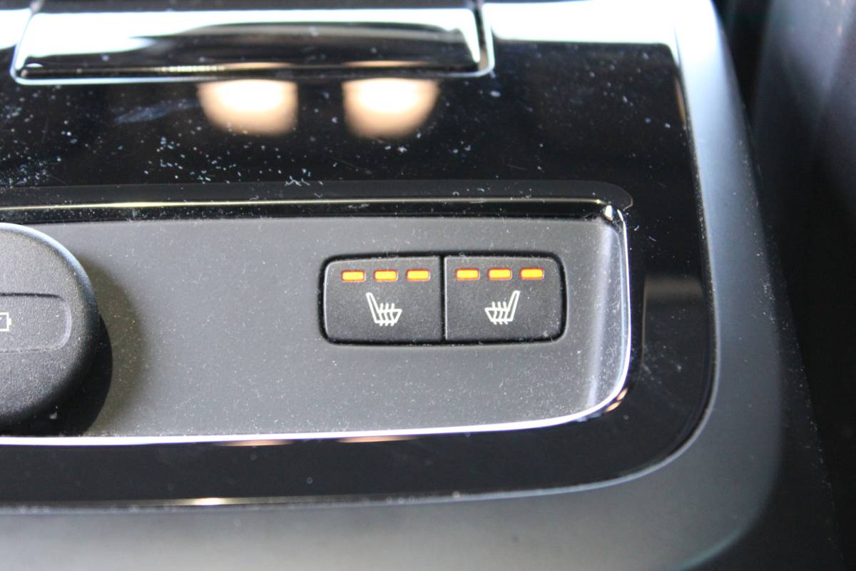 Volvo V60 Volvo V60 2.0 T6 Plug-in hybrid AWD R-DESIGN SOh 96,8% PANO LEER LED TREKH. 94000KM!!!