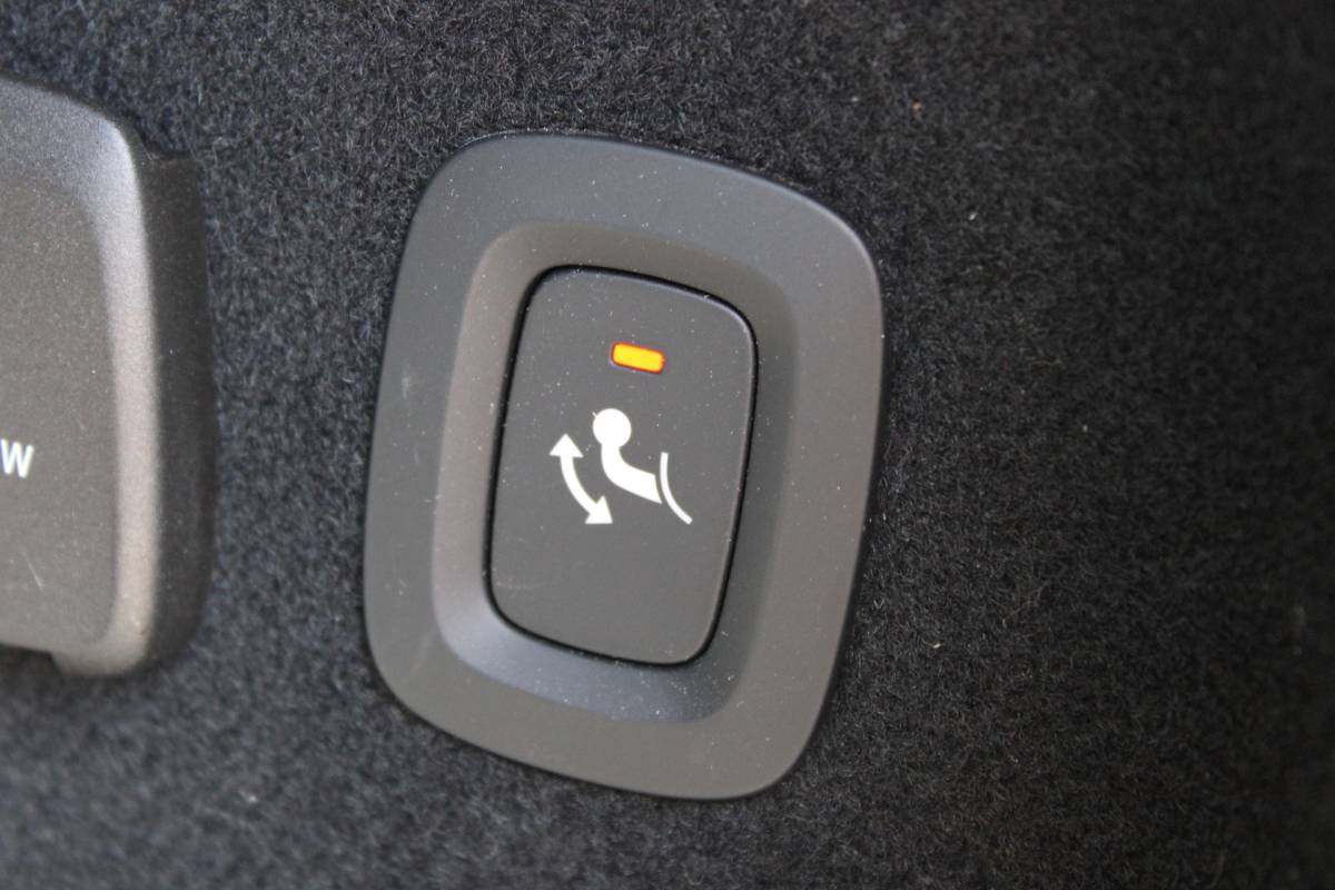 Volvo V60 Volvo V60 2.0 T6 Plug-in hybrid AWD R-DESIGN SOh 96,8% PANO LEER LED TREKH. 94000KM!!!