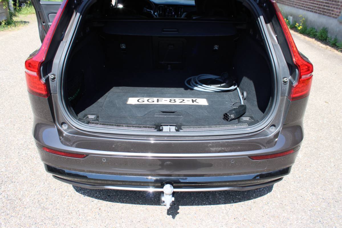 Volvo V60 Volvo V60 2.0 T6 Plug-in hybrid AWD R-DESIGN SOh 96,8% PANO LEER LED TREKH. 94000KM!!!