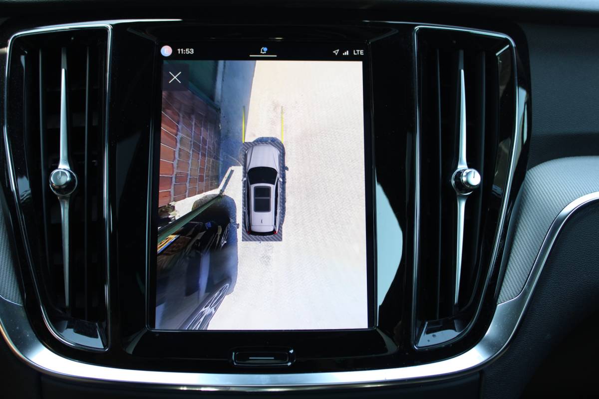 Volvo V60 Volvo V60 2.0 T6 Plug-in hybrid AWD R-DESIGN SOh 96,8% PANO LEER LED TREKH. 94000KM!!!