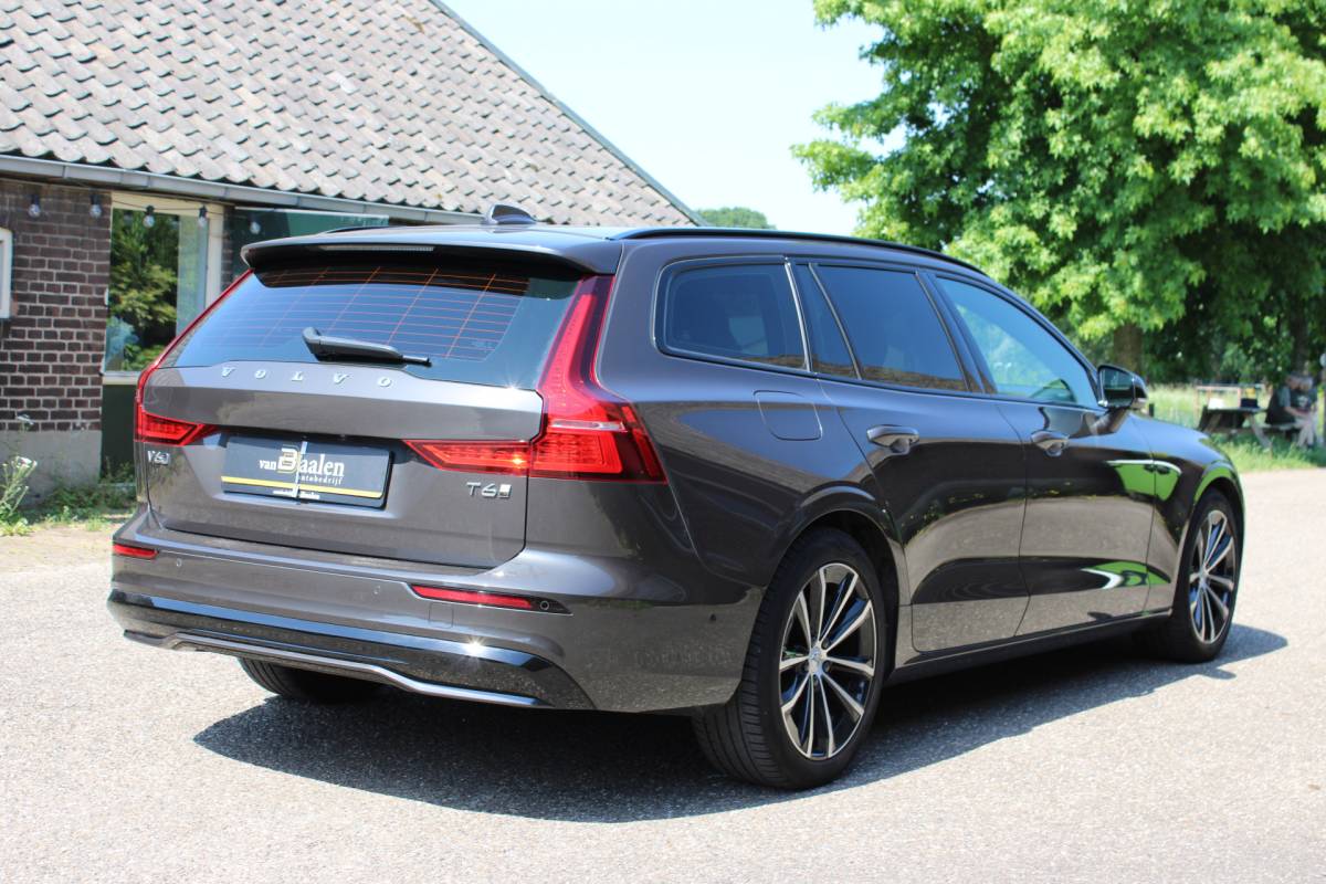 Volvo V60 Volvo V60 2.0 T6 Plug-in hybrid AWD R-DESIGN SOh 96,8% PANO LEER LED TREKH. 94000KM!!!