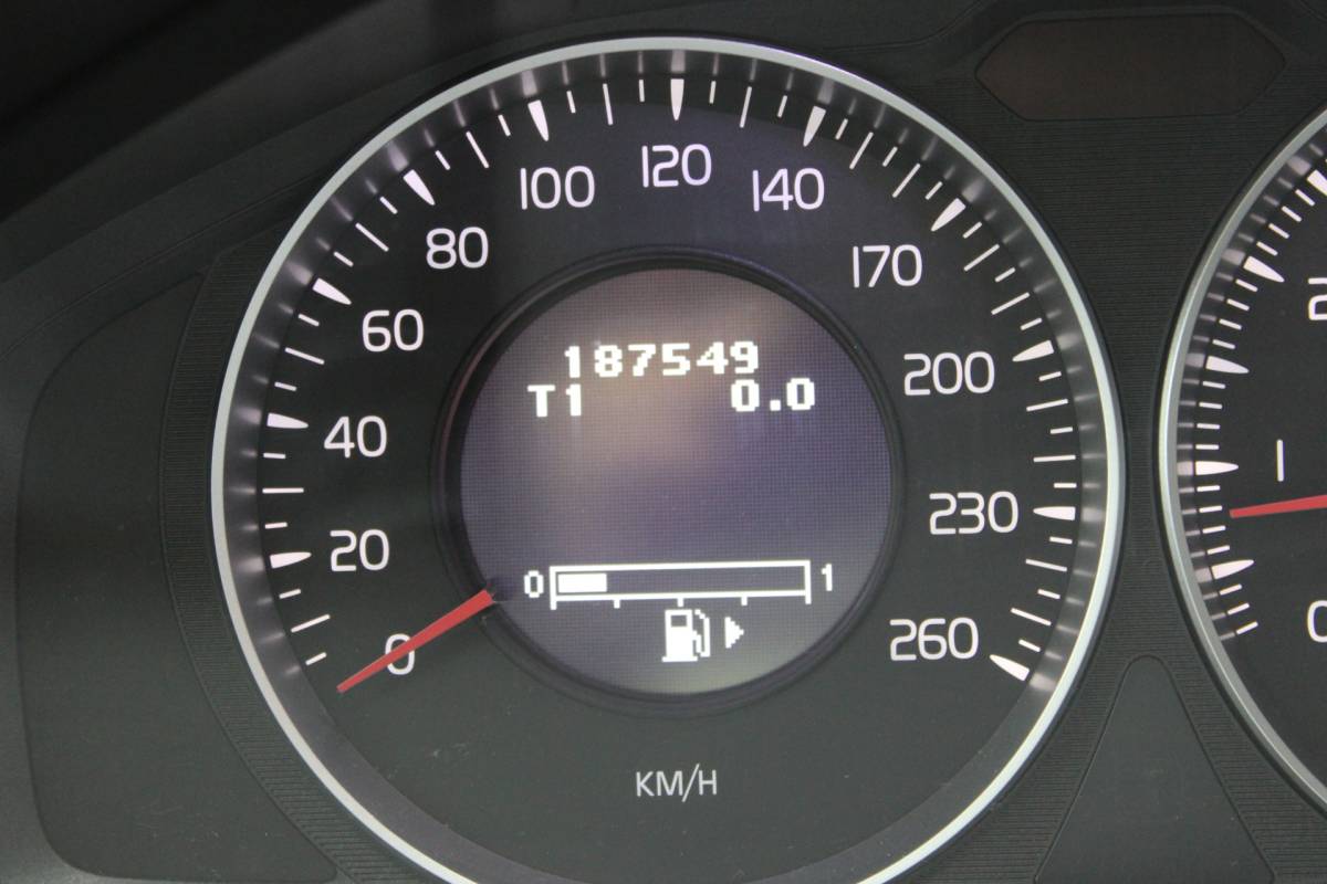 Volvo XC60 Volvo XC60 2.0 T5 Kinetic AUTOMAAT NAVI ECC CRUISE PDC 187000KM!!!