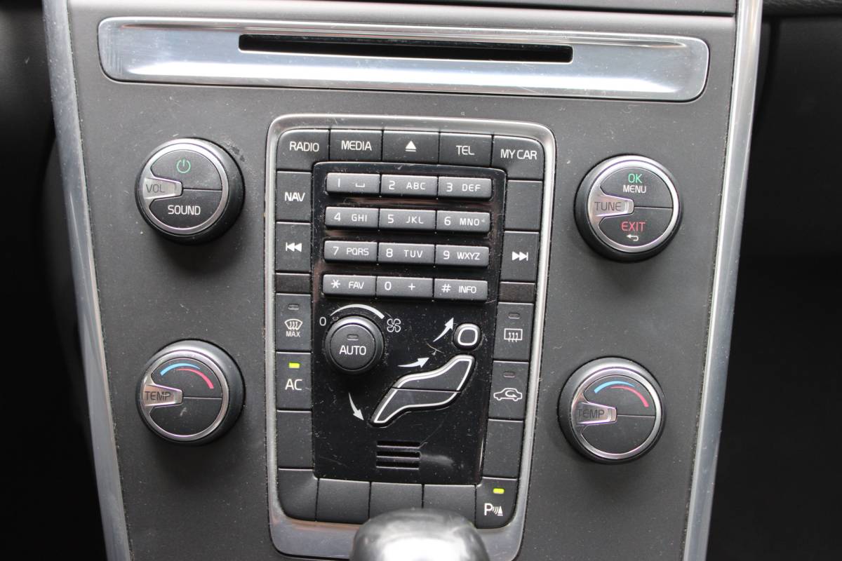 Volvo XC60 Volvo XC60 2.0 T5 Kinetic AUTOMAAT NAVI ECC CRUISE PDC 187000KM!!!