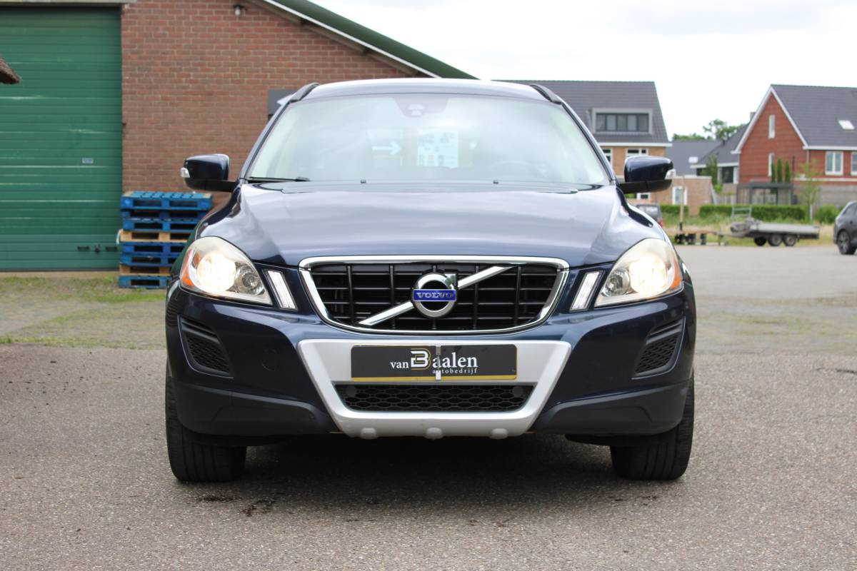 Volvo XC60 Volvo XC60 2.0 T5 Kinetic AUTOMAAT NAVI ECC CRUISE PDC 187000KM!!!