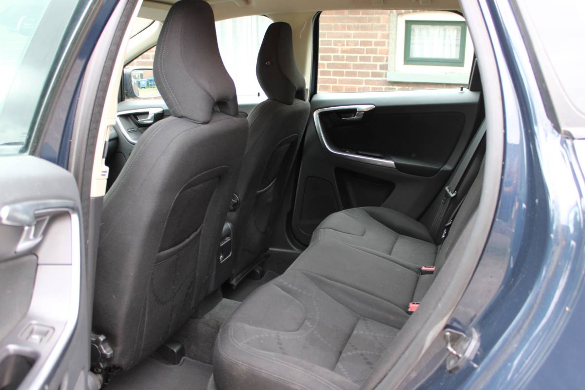 Volvo XC60 Volvo XC60 2.0 T5 Kinetic AUTOMAAT NAVI ECC CRUISE PDC 187000KM!!!