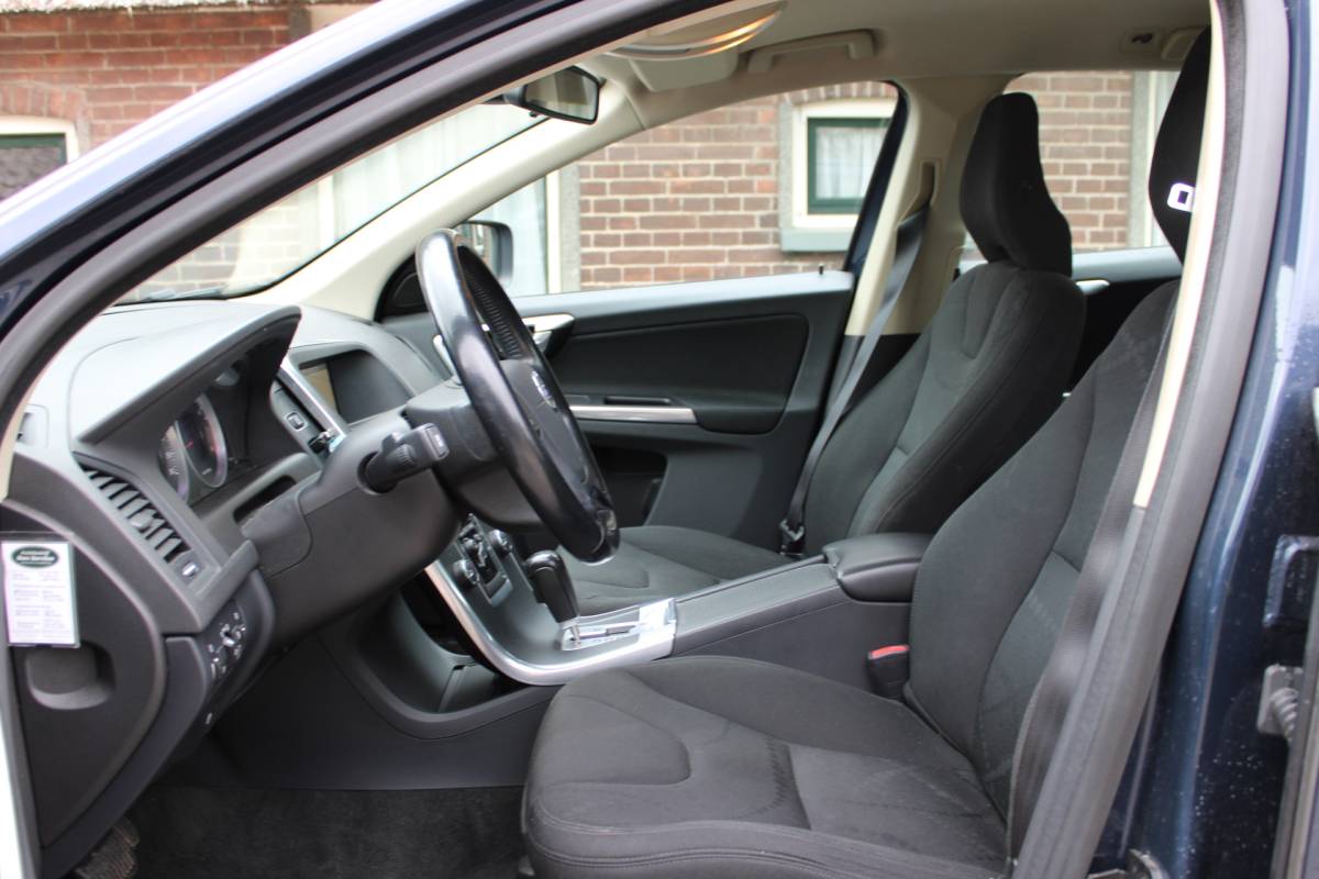 Volvo XC60 Volvo XC60 2.0 T5 Kinetic AUTOMAAT NAVI ECC CRUISE PDC 187000KM!!!