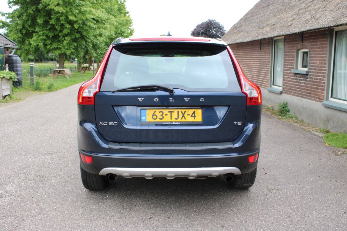 Volvo XC60 Volvo XC60 2.0 T5 Kinetic AUTOMAAT NAVI ECC CRUISE PDC 187000KM!!!