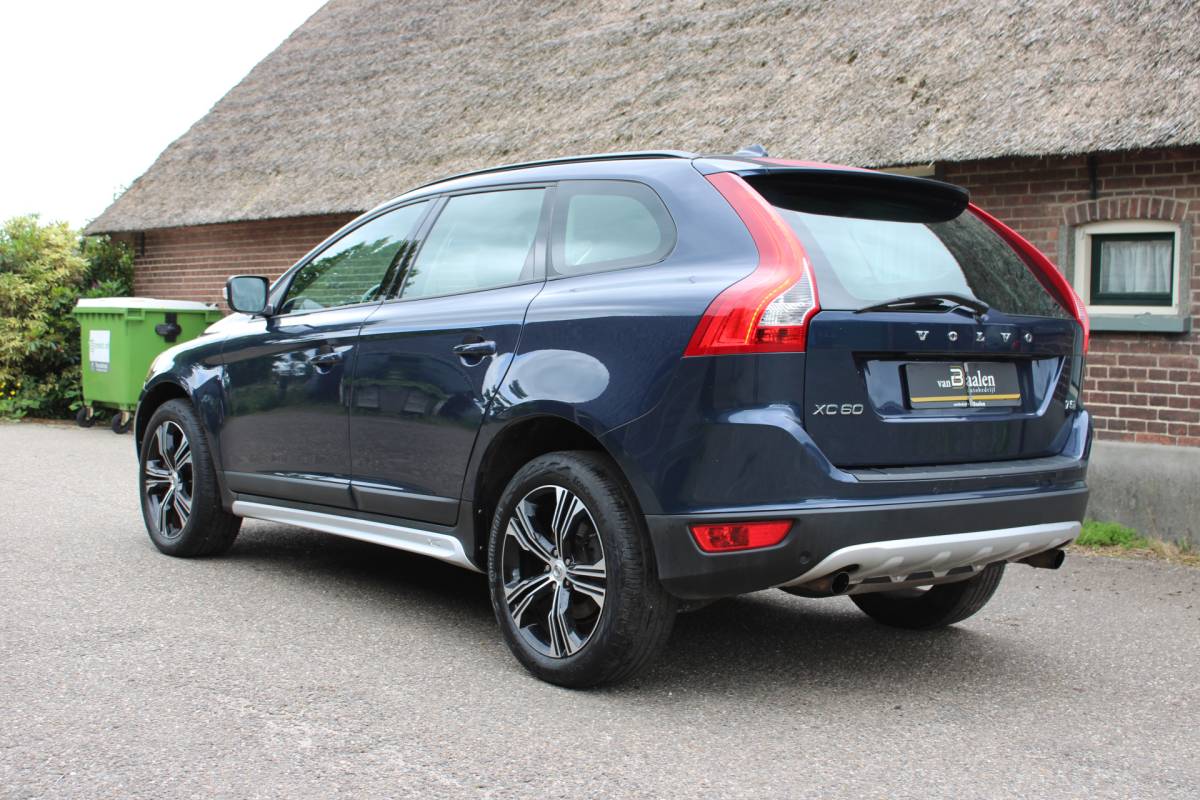 Volvo XC60 Volvo XC60 2.0 T5 Kinetic AUTOMAAT NAVI ECC CRUISE PDC 187000KM!!!