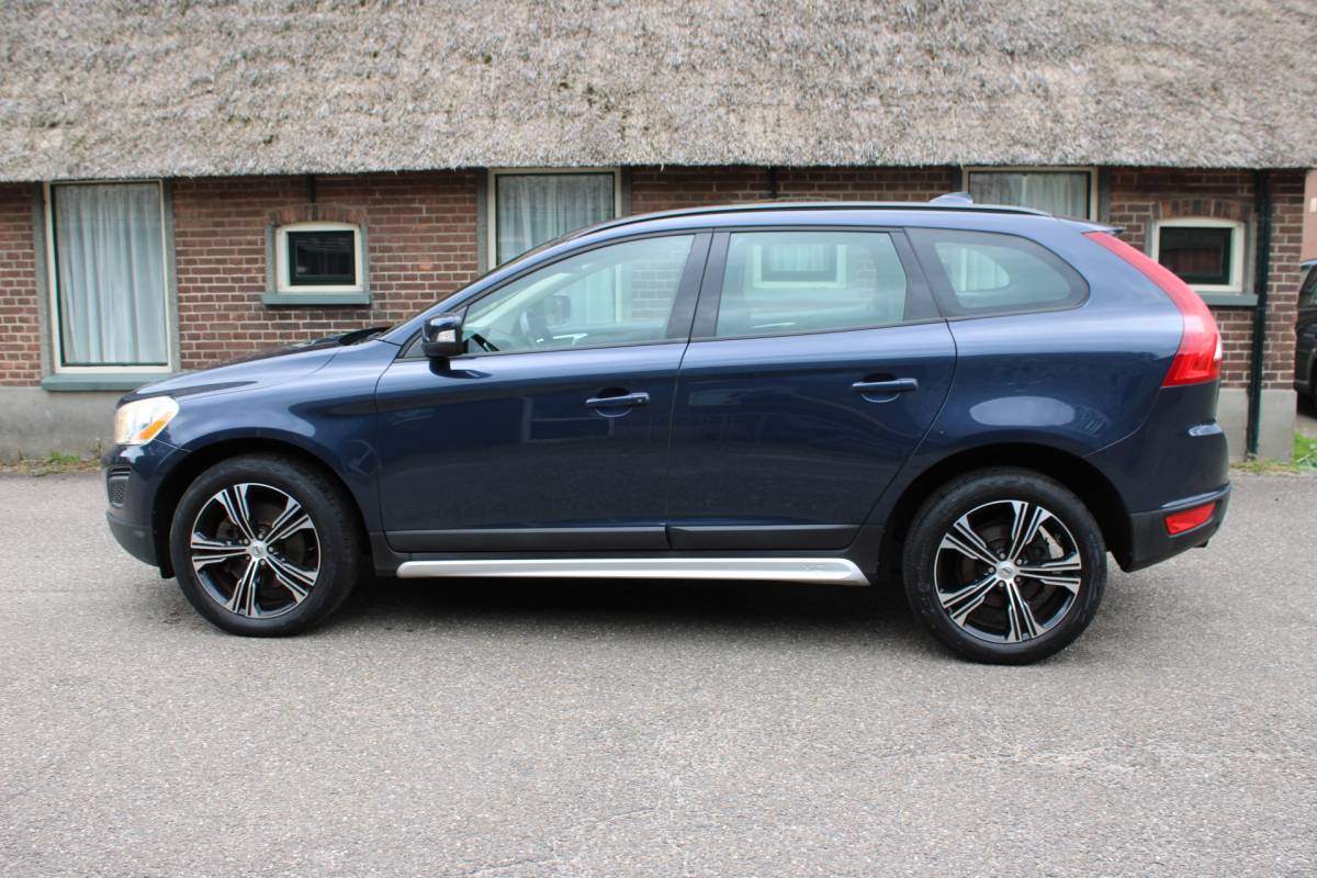 Volvo XC60 Volvo XC60 2.0 T5 Kinetic AUTOMAAT NAVI ECC CRUISE PDC 187000KM!!!