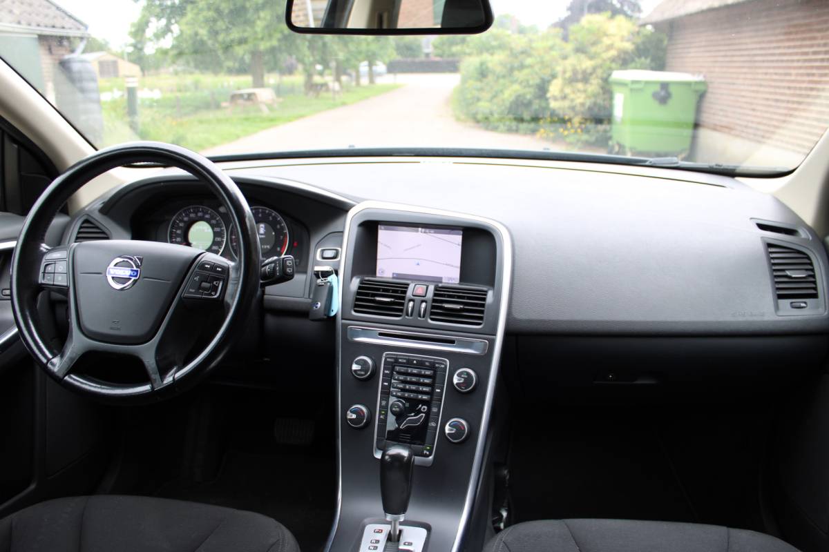 Volvo XC60 Volvo XC60 2.0 T5 Kinetic AUTOMAAT NAVI ECC CRUISE PDC 187000KM!!!