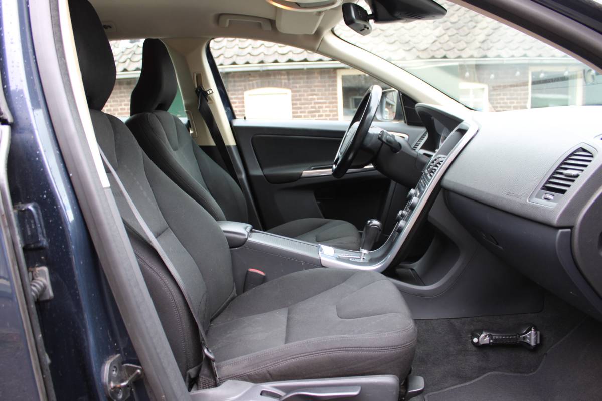 Volvo XC60 Volvo XC60 2.0 T5 Kinetic AUTOMAAT NAVI ECC CRUISE PDC 187000KM!!!