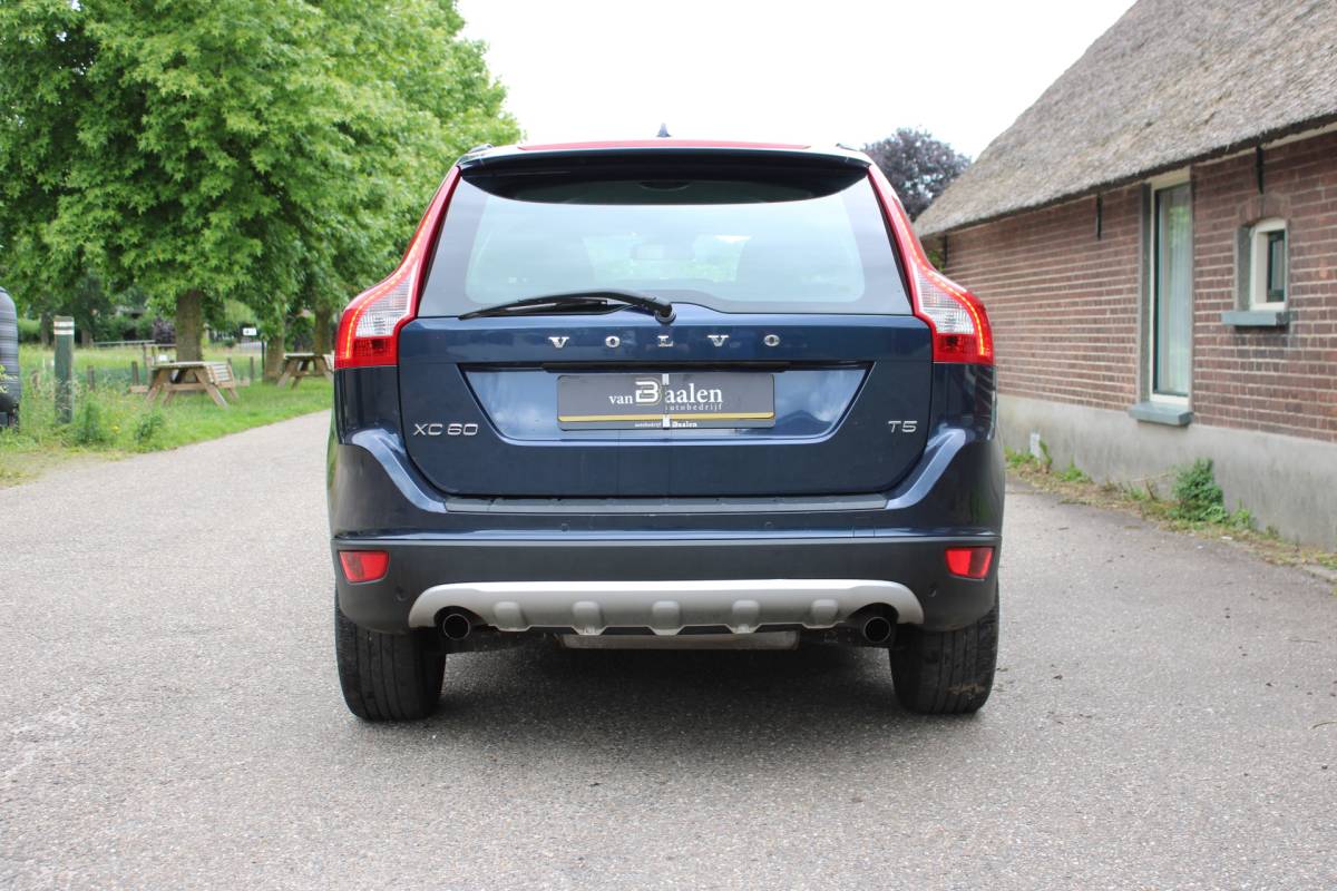 Volvo XC60 Volvo XC60 2.0 T5 Kinetic AUTOMAAT NAVI ECC CRUISE PDC 187000KM!!!