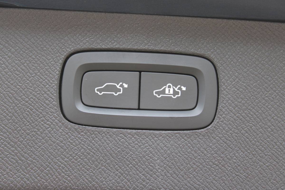 Volvo XC90 Volvo XC90 2.0 T8 Recharge AWD R-DESIGN SOh 100% 7-PERS LEER NAVI B&W 134000KM!!!