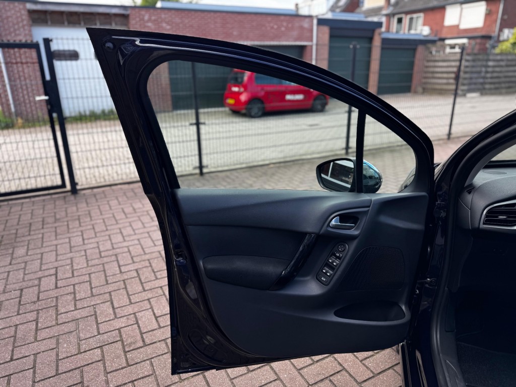 Citroën C3 Citroen C3 PURETECH 82 COLLECTION AUTOMAAT / NAVI / CRUISECONTROL / AIRCO / PDC / LED / RIJKLAAR!