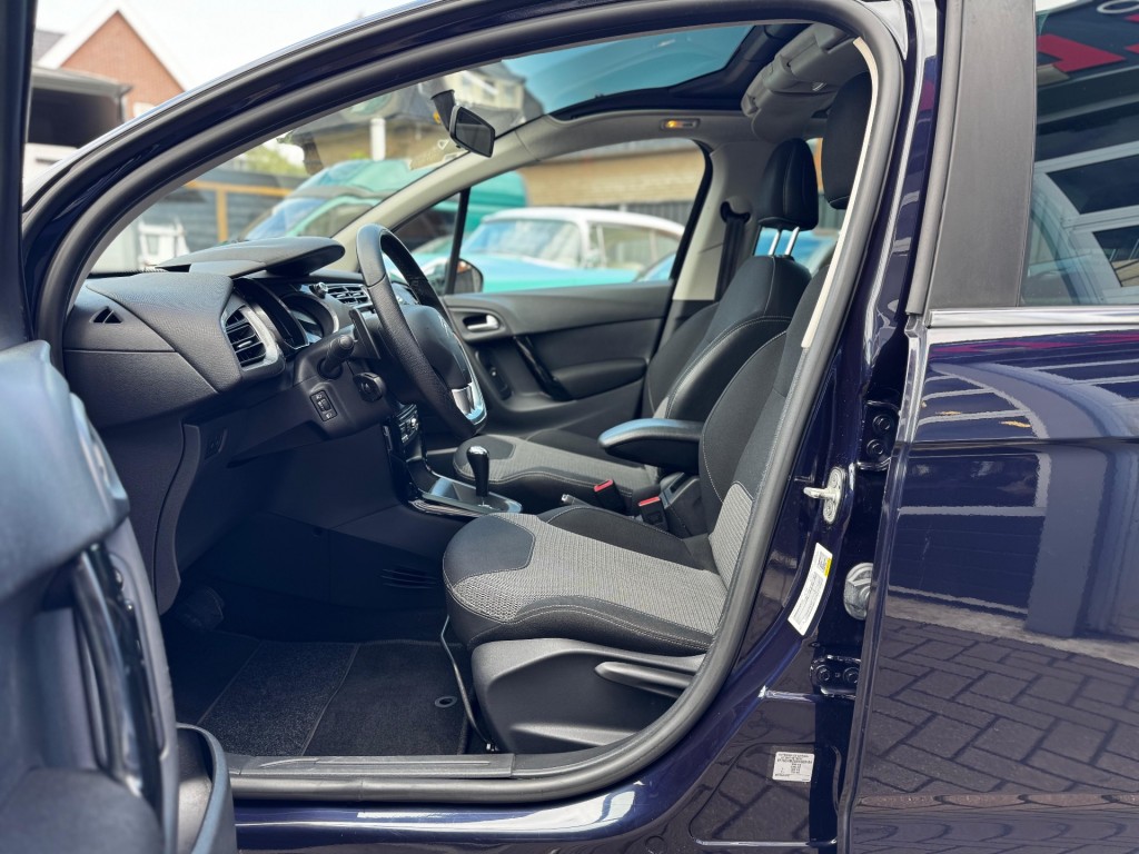Citroën C3 Citroen C3 PURETECH 82 COLLECTION AUTOMAAT / NAVI / CRUISECONTROL / AIRCO / PDC / LED / RIJKLAAR!