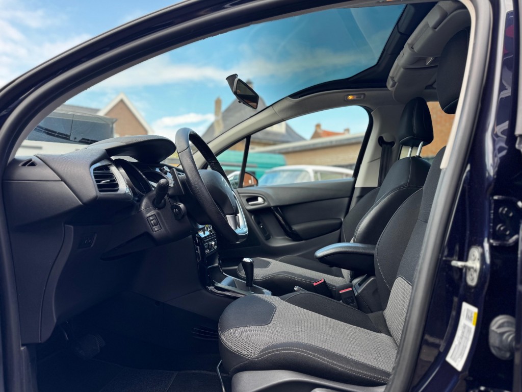Citroën C3 Citroen C3 PURETECH 82 COLLECTION AUTOMAAT / NAVI / CRUISECONTROL / AIRCO / PDC / LED / RIJKLAAR!
