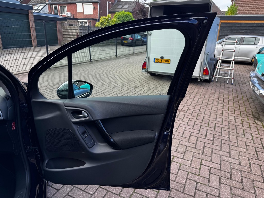 Citroën C3 Citroen C3 PURETECH 82 COLLECTION AUTOMAAT / NAVI / CRUISECONTROL / AIRCO / PDC / LED / RIJKLAAR!