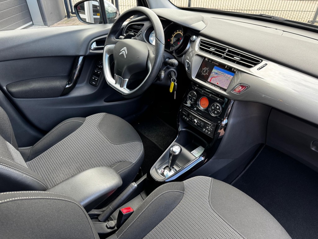 Citroën C3 Citroen C3 PURETECH 82 COLLECTION AUTOMAAT / NAVI / CRUISECONTROL / AIRCO / PDC / LED / RIJKLAAR!