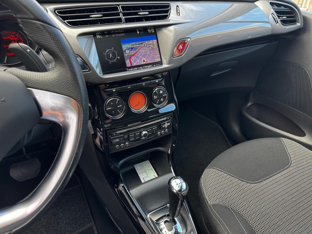 Citroën C3 Citroen C3 PURETECH 82 COLLECTION AUTOMAAT / NAVI / CRUISECONTROL / AIRCO / PDC / LED / RIJKLAAR!