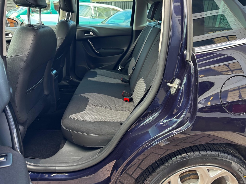 Citroën C3 Citroen C3 PURETECH 82 COLLECTION AUTOMAAT / NAVI / CRUISECONTROL / AIRCO / PDC / LED / RIJKLAAR!