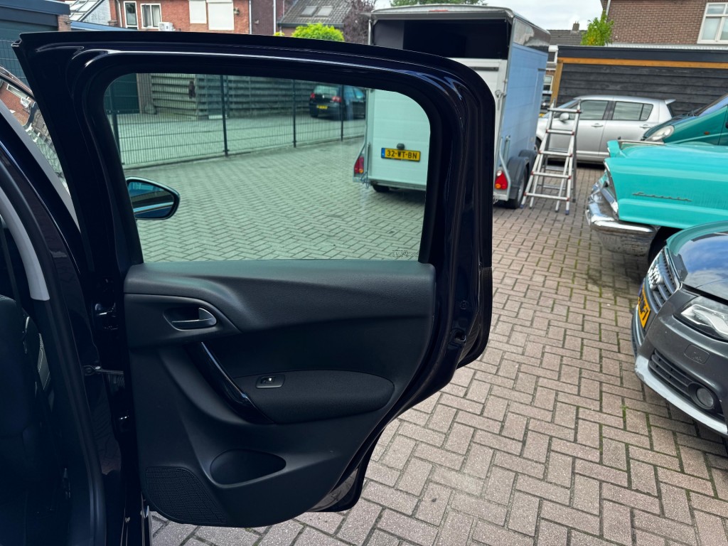 Citroën C3 Citroen C3 PURETECH 82 COLLECTION AUTOMAAT / NAVI / CRUISECONTROL / AIRCO / PDC / LED / RIJKLAAR!