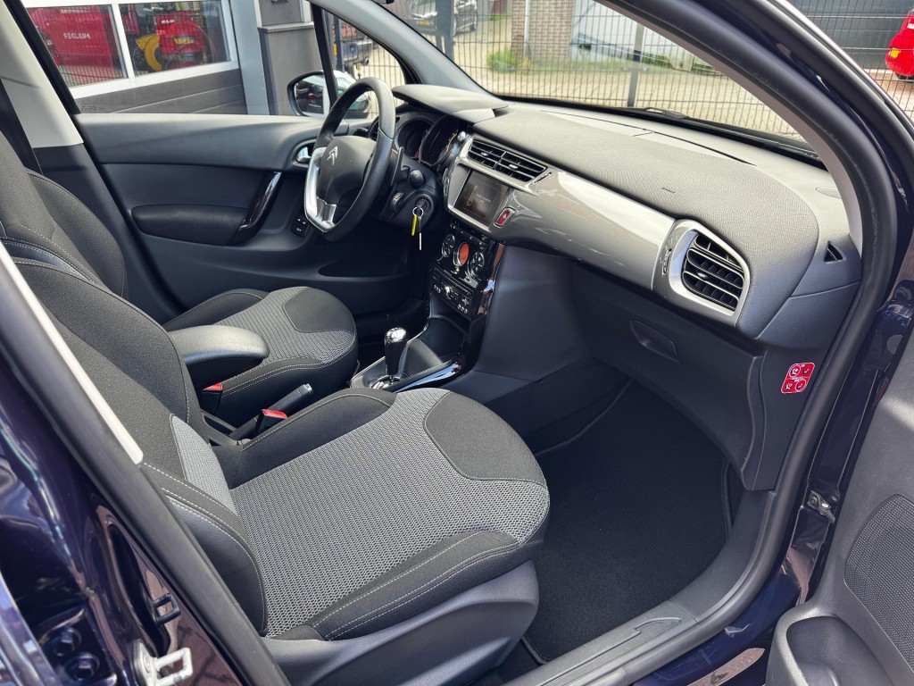 Citroën C3 Citroen C3 PURETECH 82 COLLECTION AUTOMAAT / NAVI / CRUISECONTROL / AIRCO / PDC / LED / RIJKLAAR!