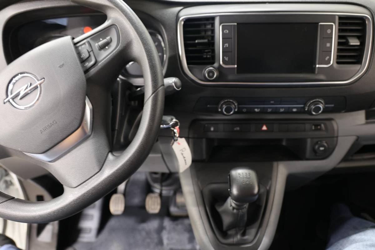 Opel Vivaro Opel Vivaro 2.0 CDTI L3H1 LANG IMPERIAAL TREKHAAK 3PERS