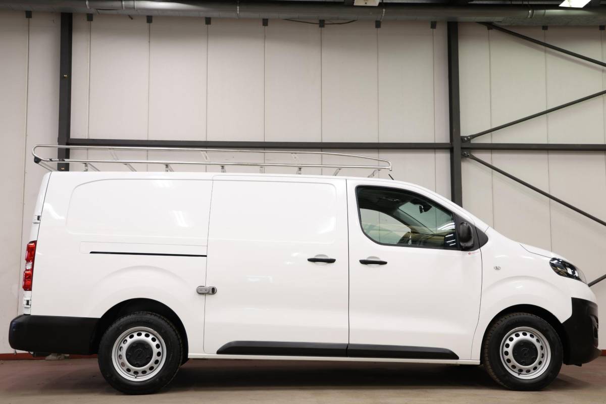Opel Vivaro Opel Vivaro 2.0 CDTI L3H1 LANG IMPERIAAL TREKHAAK 3PERS
